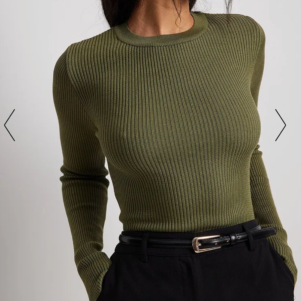 Hooked Up by I.O.T Crew Neck Ribbed Long-Sleeve Rear-Zip Stretch Sweater.  Olive